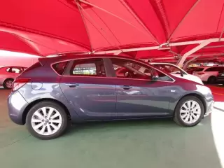 Opel Astra 1.7 CDTi Enjoy — fotografia 1