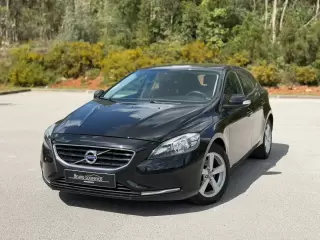 Volvo V40 D2 Momentum — fotografia 1