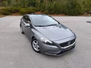 Volvo V40 D2 Momentum — fotografia 1