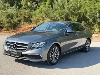 Mercedes-Benz E 300 e Avantgarde — fotografia 1
