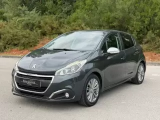Peugeot 208 1.6 BlueHDi Style — fotografia 1