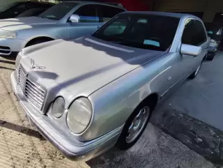 Mercedes-Benz E 220 CDI Classic — fotografia 1