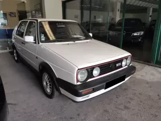 VW Golf 1.8 GTI — fotografia 1