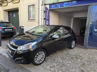 Peugeot 208 1.2 PureTech Allure — fotografia 1
