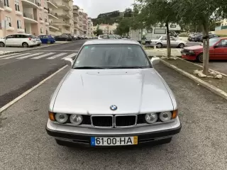 BMW 730 i V8 — fotografia 1