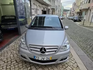 Mercedes-Benz B 200 CDi — fotografia 1