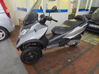 Piaggio MP3 400 hpe — fotografia 1