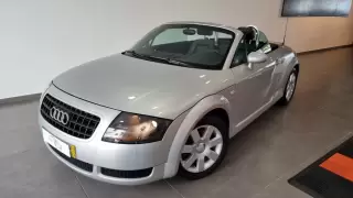 Audi TT Roadster 1.8 T — fotografia 1