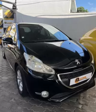 Peugeot 208 1.4 HDi — fotografia 1