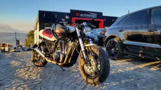 Suzuki VX 800cc Café Racer — fotografia 1