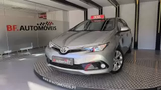 Toyota Auris 1.6 D-4D Exclusive+Navi — fotografia 1