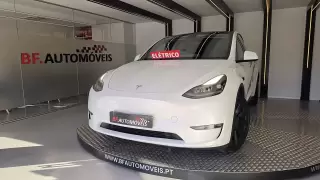 Tesla Model Y Long Range Dual Motor AWD — fotografia 1