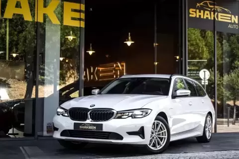 BMW 330 e Line Luxury Auto