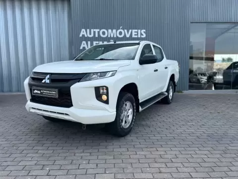 Mitsubishi L200 2.3 DI-D CD Invite 4WD
