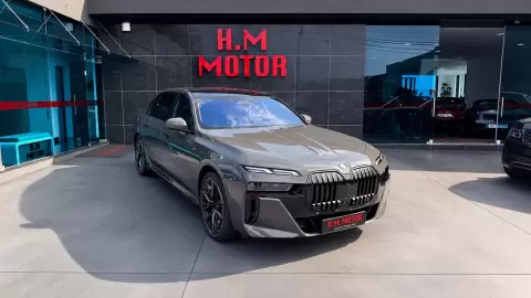BMW i7 50 pack desportivo Theatre Screen