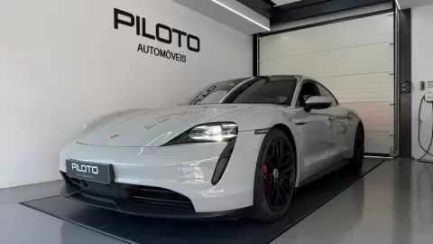 Porsche Taycan 4s