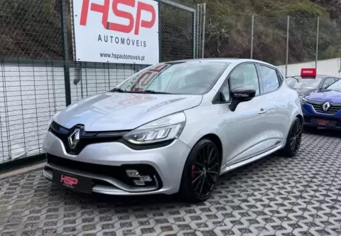 Renault Clio 1.6 T RS TROPHY EDC AKRAPOVIC