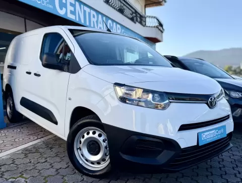 Toyota Proace City 1.5D Confort L2H1 102Cv | CARPLAY | 3 LUG | IVA DEDUTÍVEL