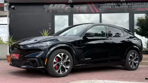 Ford Mustang Mach-E AWD PREMIUM