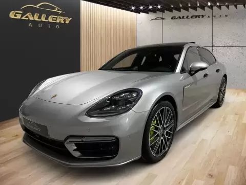 Porsche Panamera Sport Turismo 4 E-Hybrid