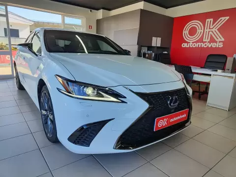 Lexus ES 300h F Sport