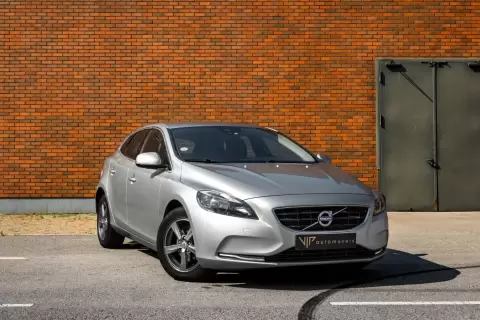 Volvo V40 1.6 D2 R-Design Momentum