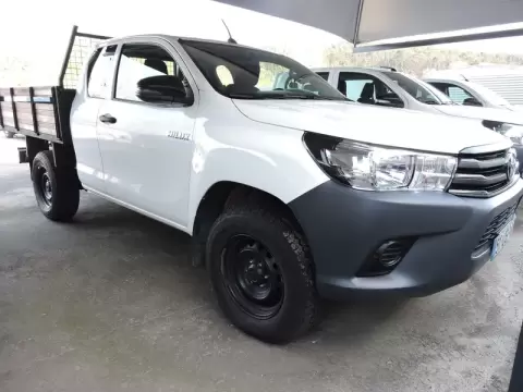 Toyota Hilux 2.4 D-4D 4WD CE 3L CM