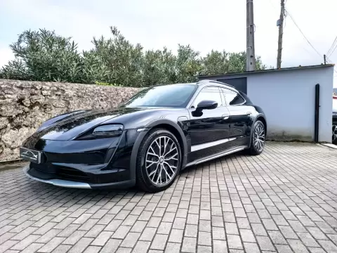 Porsche Taycan Cross Turismo 4