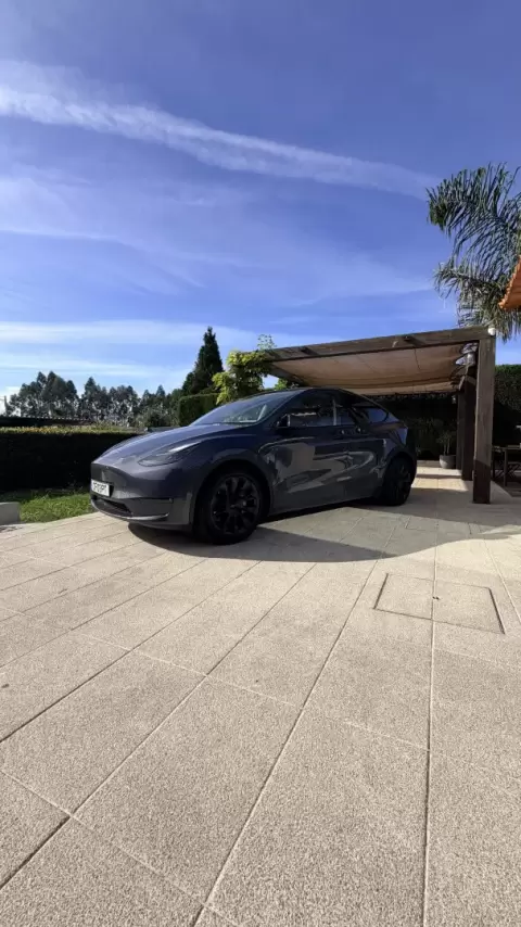 Tesla Model Y Long-Range RWD