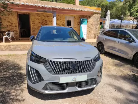 Peugeot 2008 1.2 PureTech GT EAT8