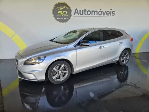 Volvo V40 2.0 D4 R-Design