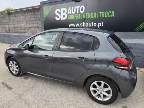 Peugeot 208 1.2 VTi SE Style