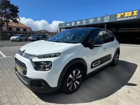 Citroën 11 1.2 SHINE AUTO 110 CV